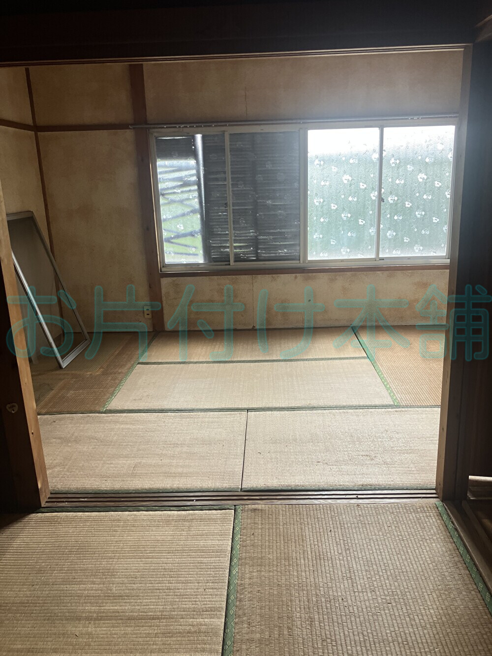 片付け本舗による大津市のお片付け事例。洋服タンスや和タンスなど、物が全てなくなった和室。