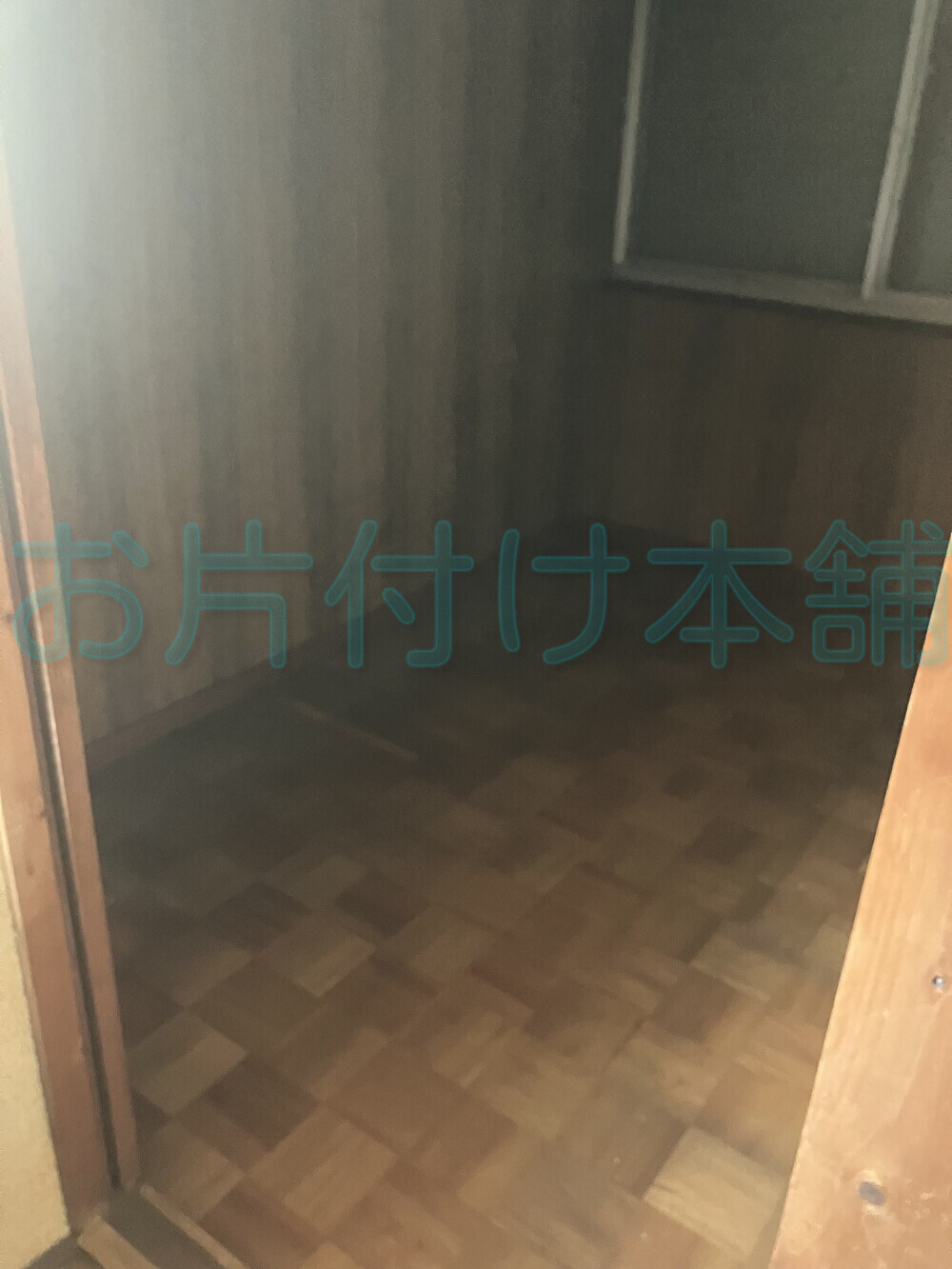 片付け本舗による大津市のお片付け事例。本や勉強机など、物が全てなくなった子供部屋。